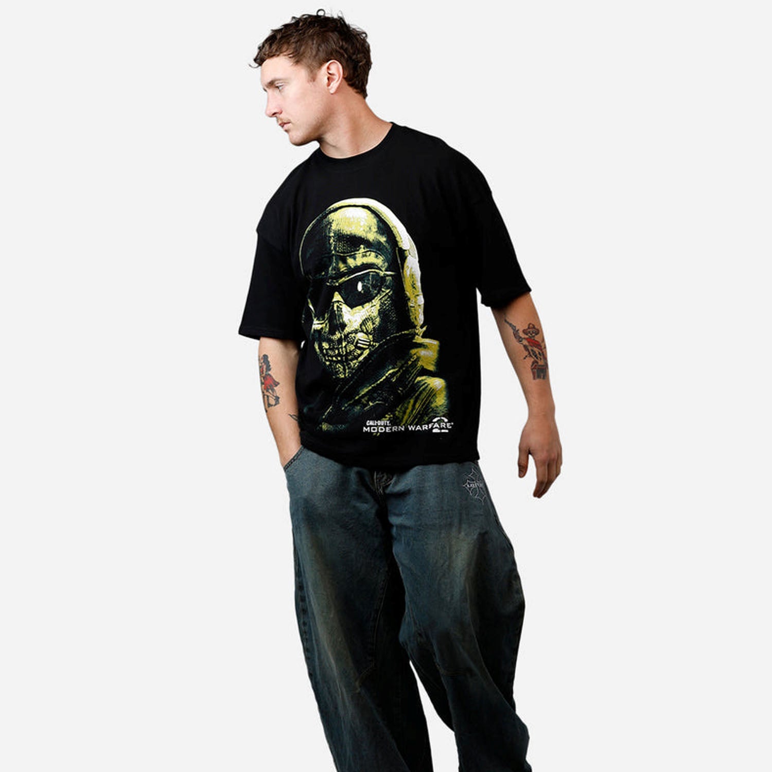Call of Duty: Modern Warfare ll Ghost Vintage T-Shirt - Model View